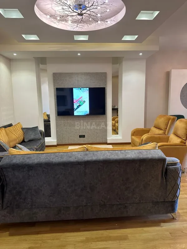 Satılır 4 otaqlı mənzil 200 m²