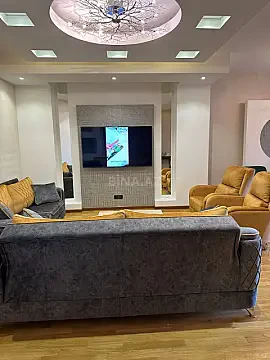Satılır 4 otaqlı mənzil 200 m²