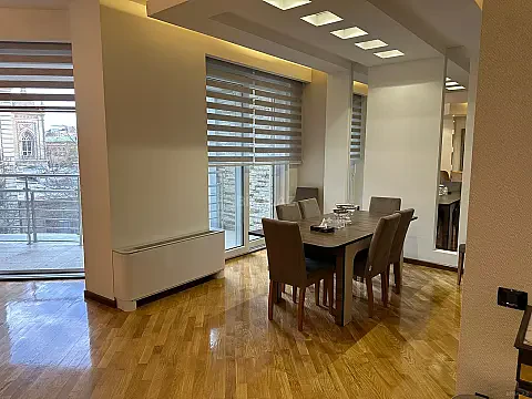 Satılır 4 otaqlı mənzil 200 m²