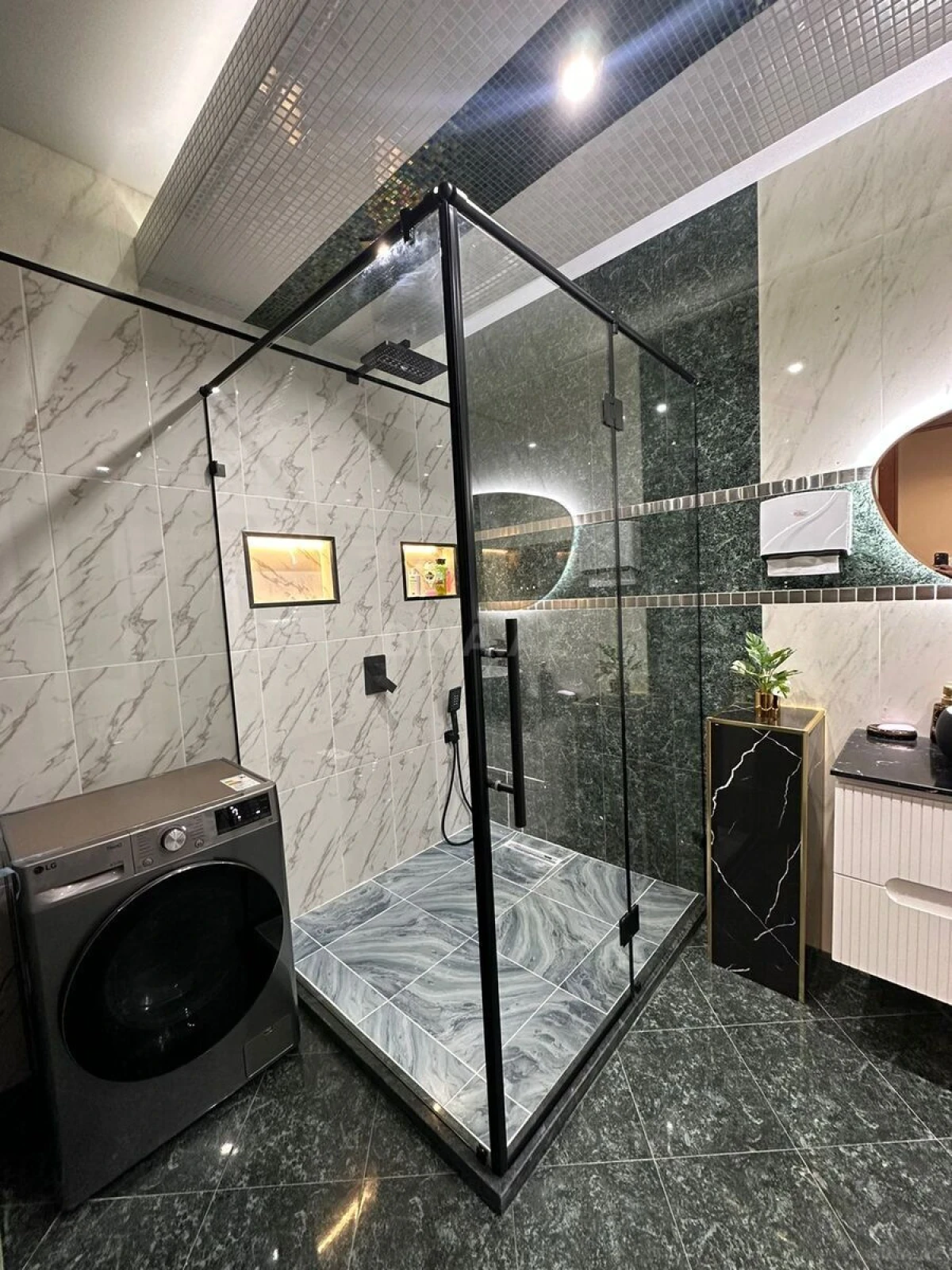 Satılır 4 otaqlı mənzil 200 m²
