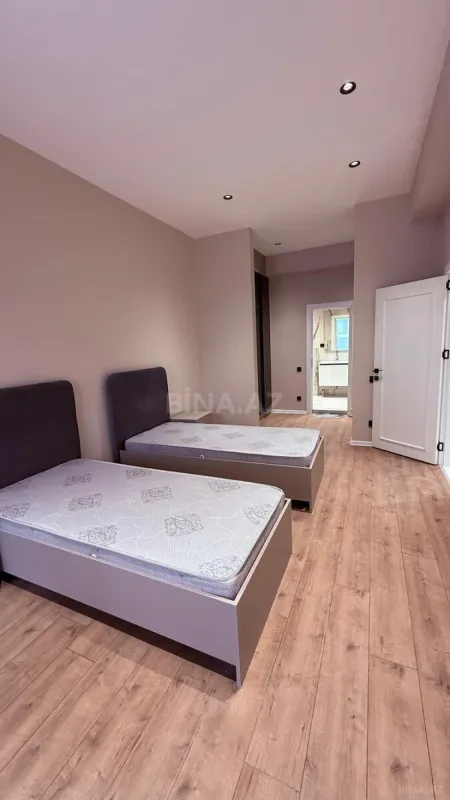 Satılır 3 otaqlı mənzil 147 m²