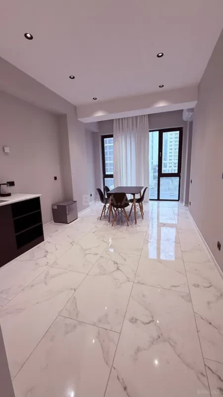 Satılır 3 otaqlı mənzil 147 m²