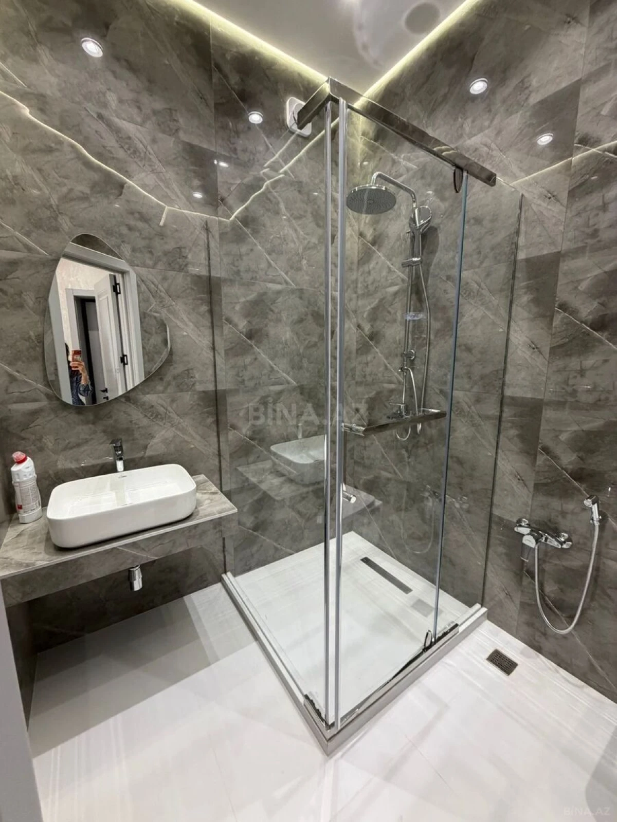 Satılır 4 otaqlı mənzil 117 m²