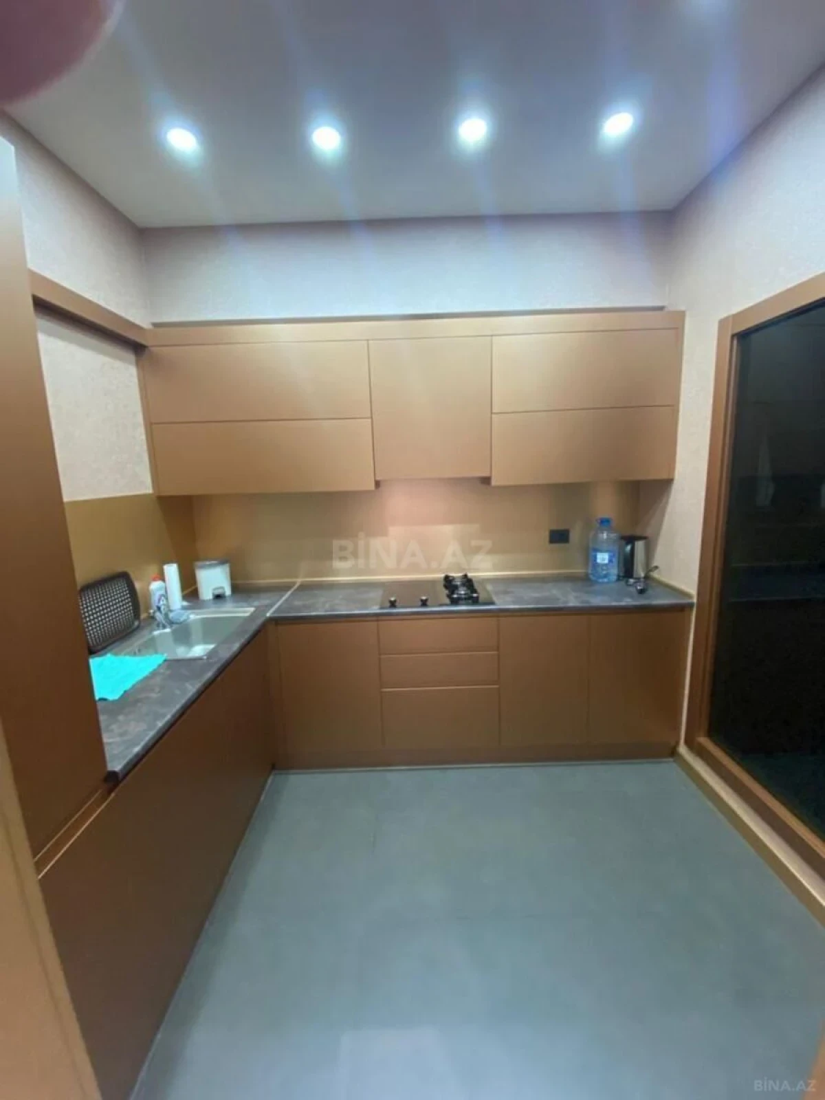 Satılır 1 otaqlı mənzil 68 m²