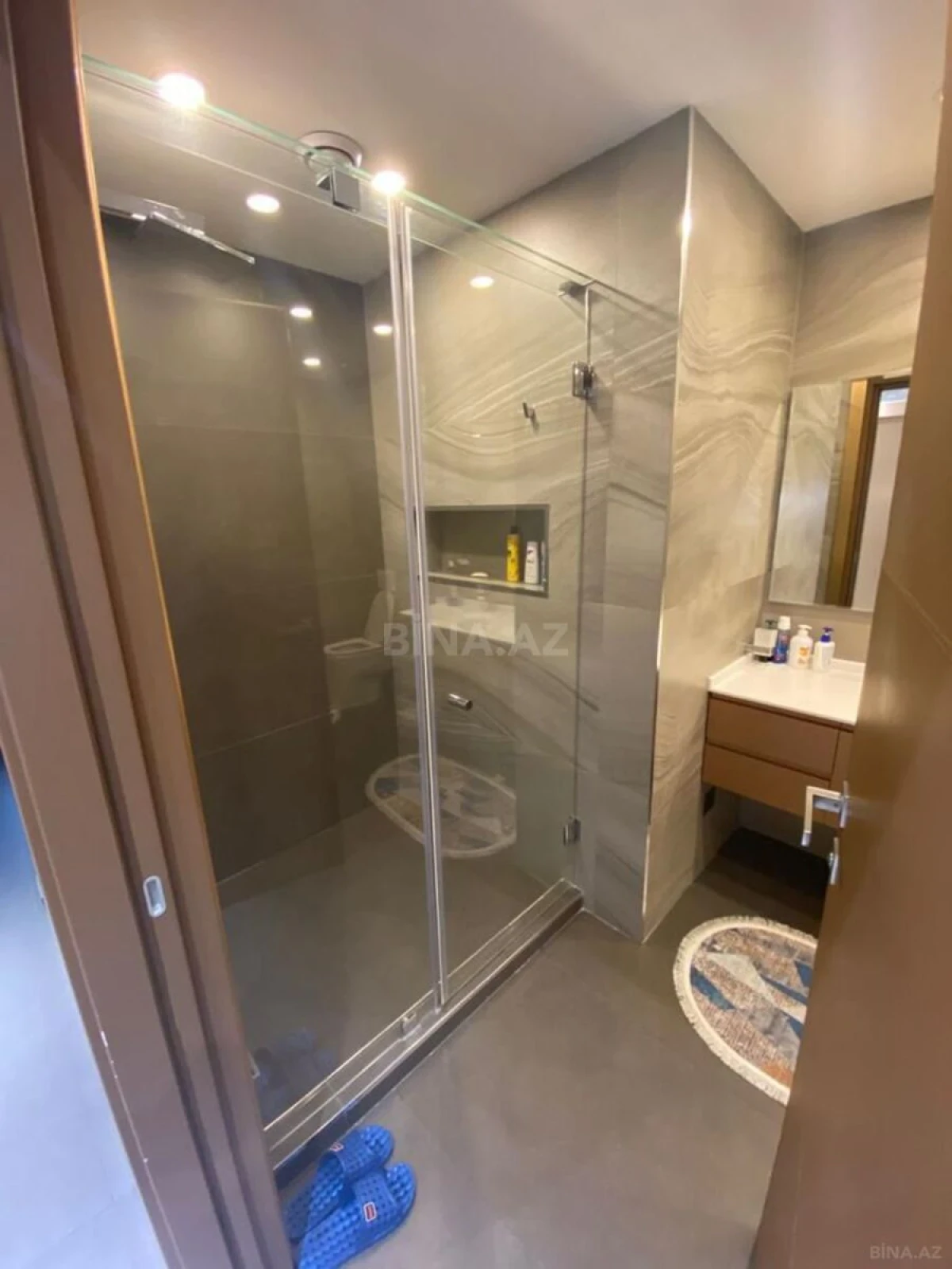 Satılır 1 otaqlı mənzil 68 m²