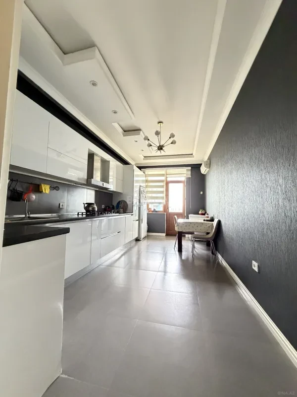 Satılır 5 otaqlı mənzil 300 m²