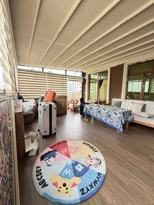 Satılır 5 otaqlı mənzil 300 m²