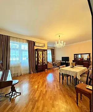 Kirayə verilir 3 otaqlı mənzil 135 m²