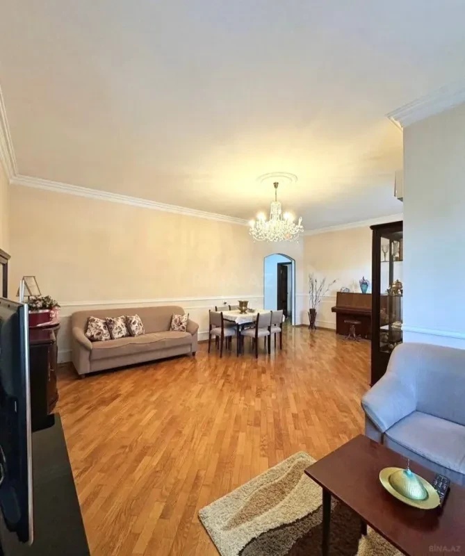 Kirayə verilir 3 otaqlı mənzil 135 m²