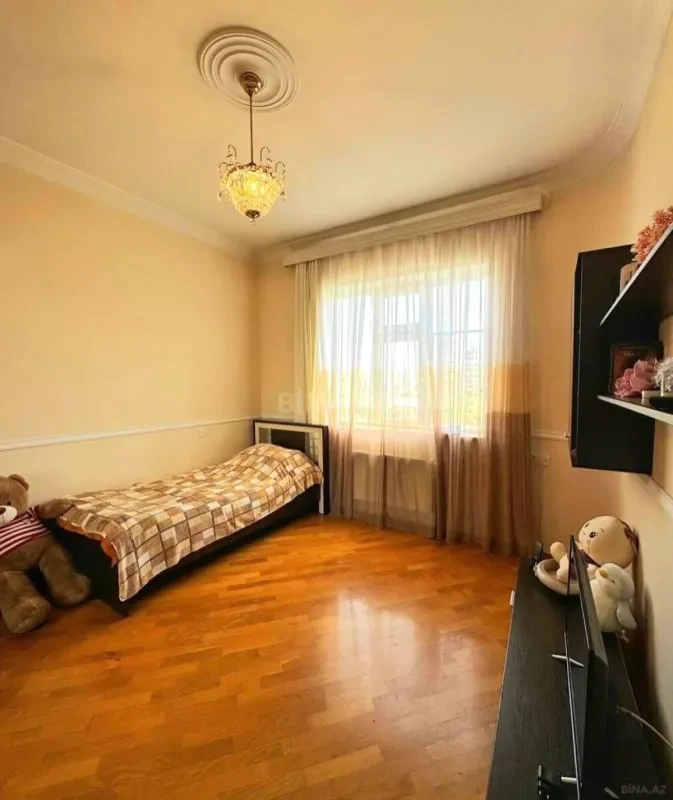 Kirayə verilir 3 otaqlı mənzil 135 m²