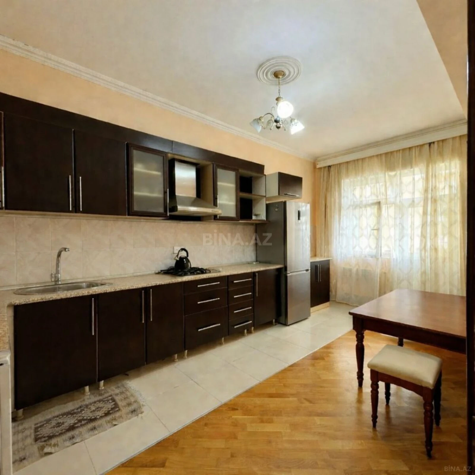 Kirayə verilir 3 otaqlı mənzil 135 m²