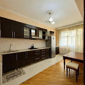 Kirayə verilir 3 otaqlı mənzil 135 m²