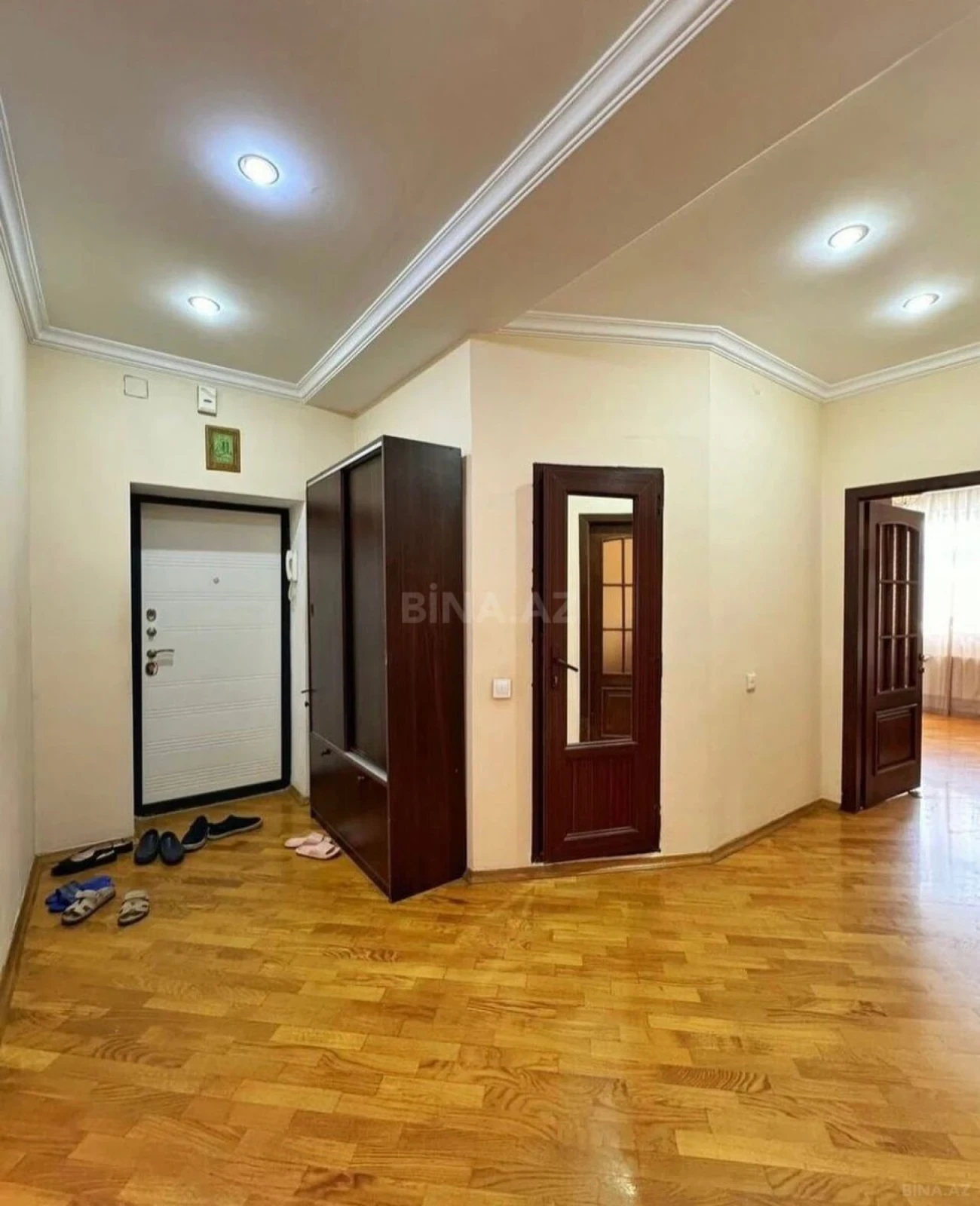 Kirayə verilir 3 otaqlı mənzil 135 m²