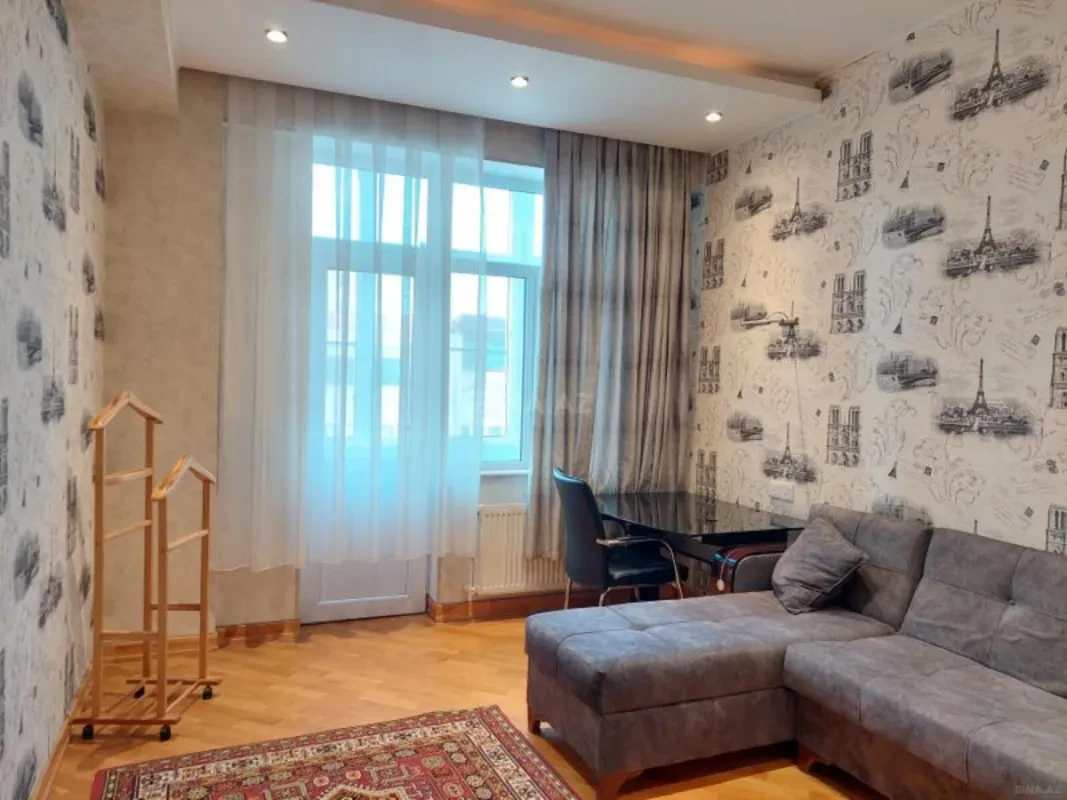 Kirayə verilir 3 otaqlı mənzil 130 m²
