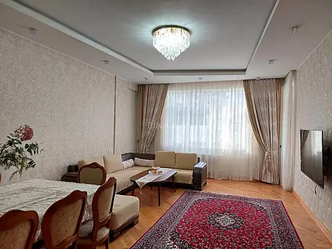 Kirayə verilir 3 otaqlı mənzil 130 m²