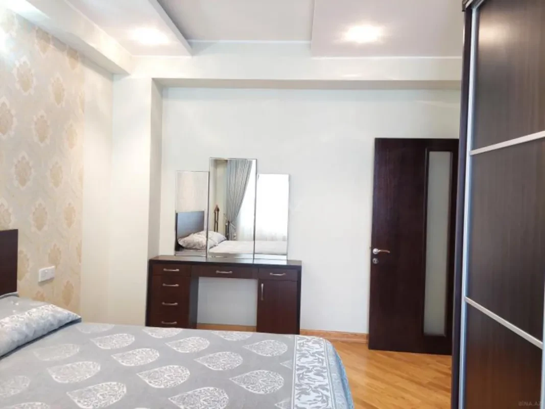 Kirayə verilir 3 otaqlı mənzil 130 m²
