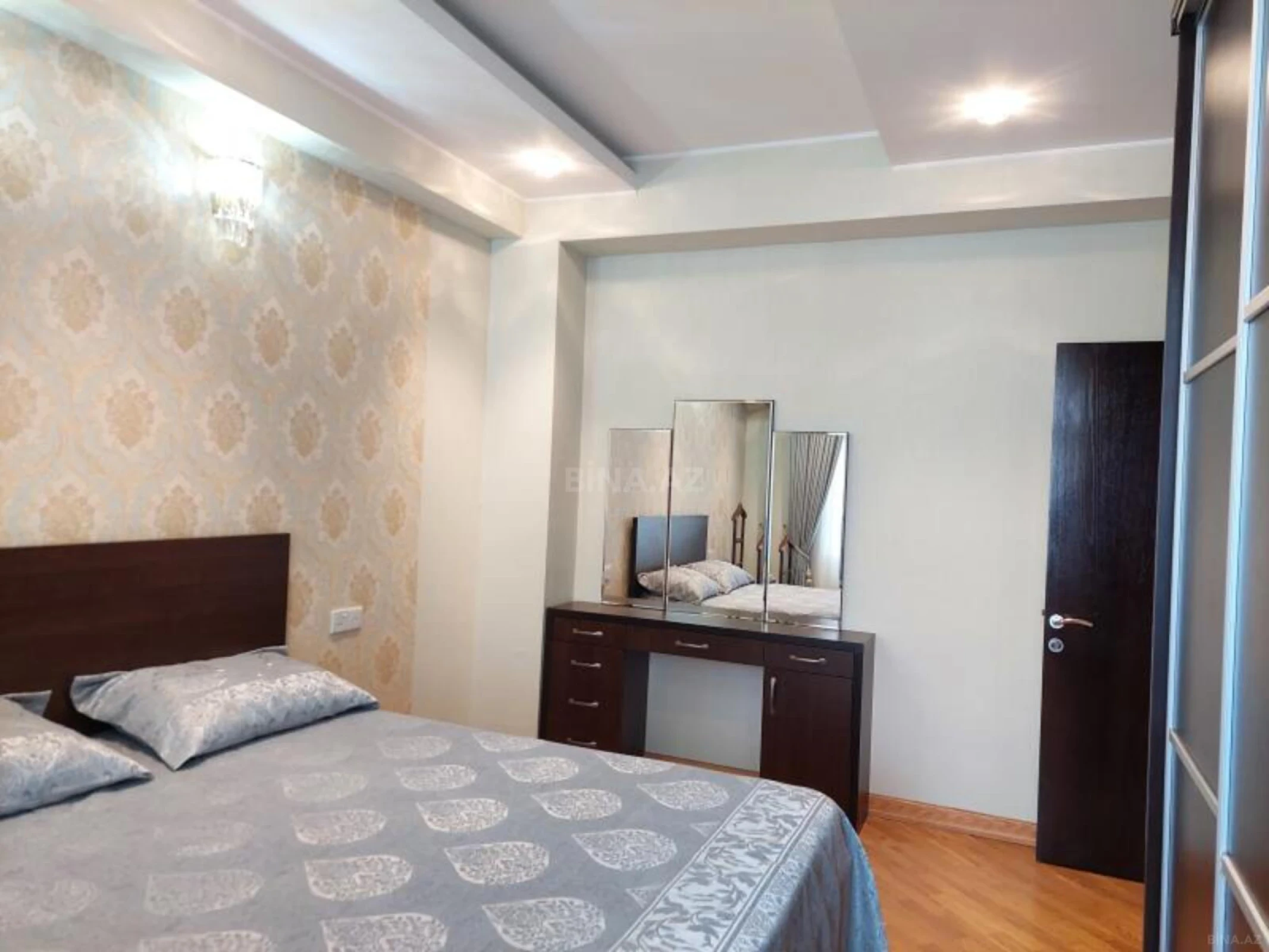 Kirayə verilir 3 otaqlı mənzil 130 m²