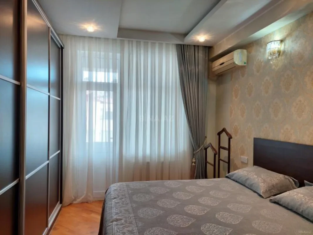 Kirayə verilir 3 otaqlı mənzil 130 m²