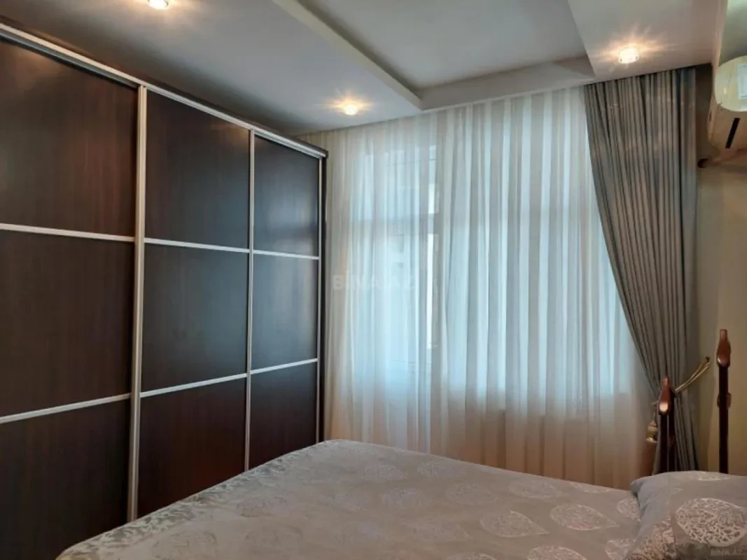 Kirayə verilir 3 otaqlı mənzil 130 m²