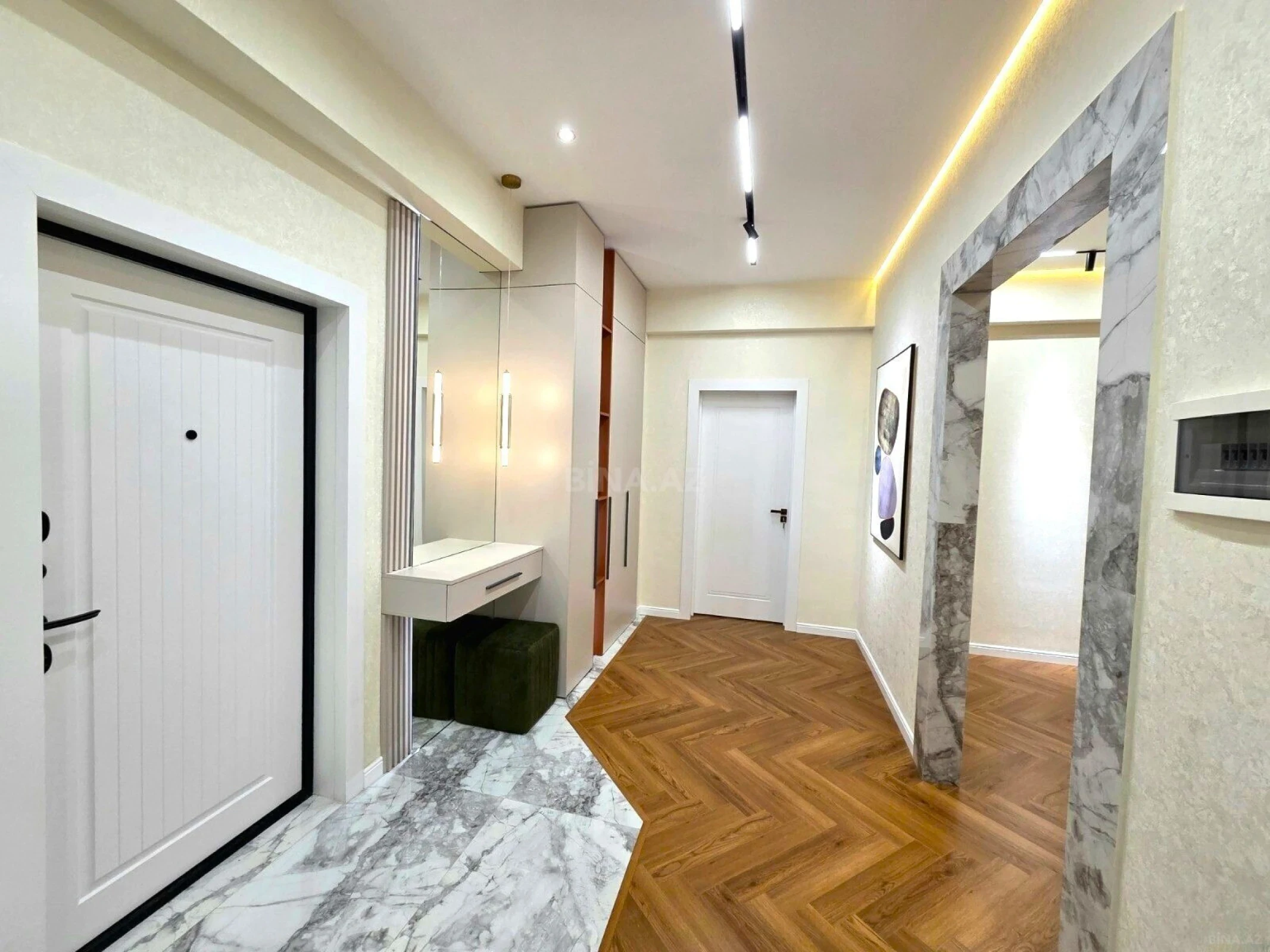 Satılır 2 otaqlı mənzil 82 m²