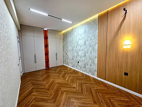 Satılır 2 otaqlı mənzil 82 m²
