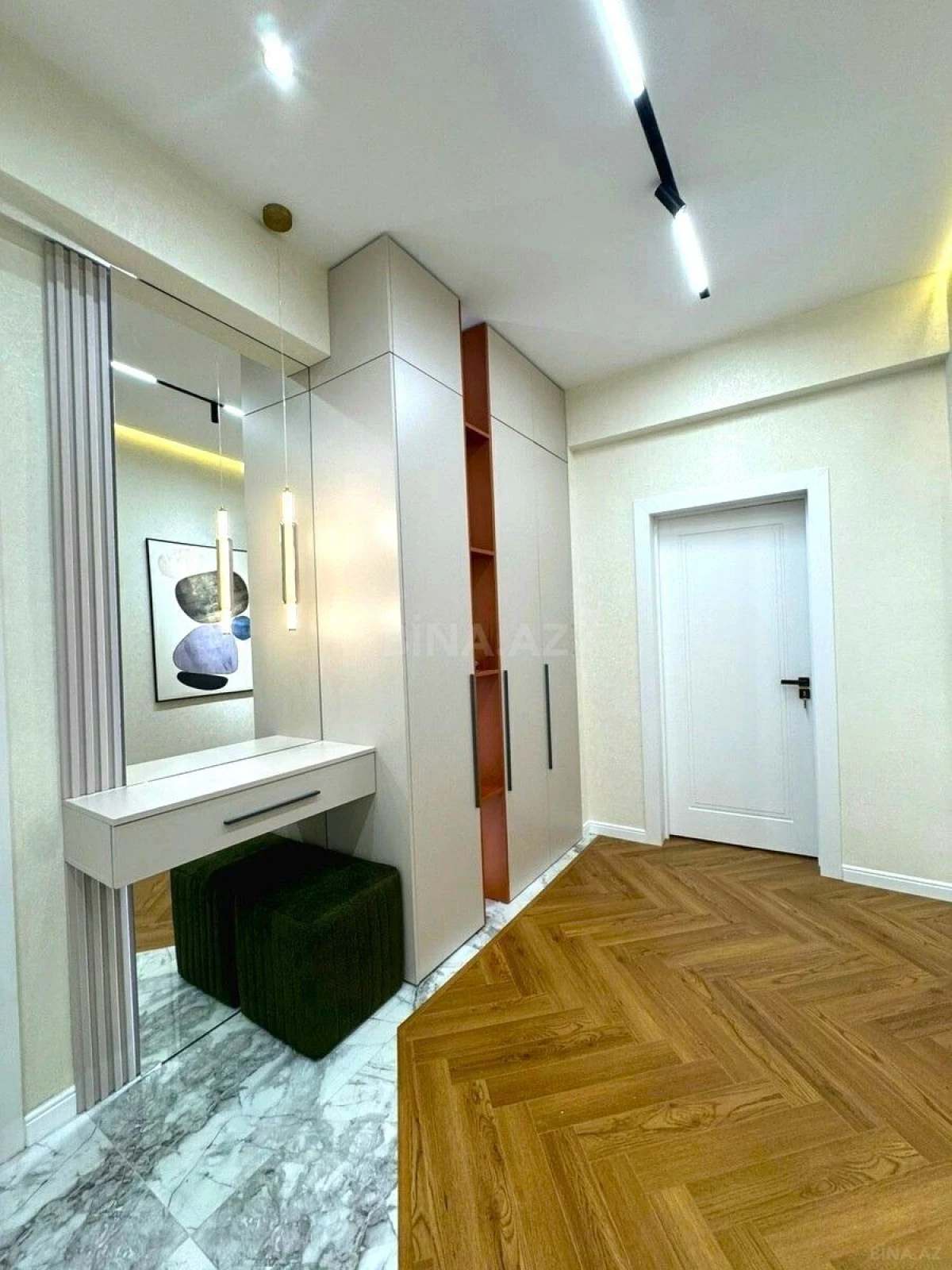 Satılır 2 otaqlı mənzil 82 m²
