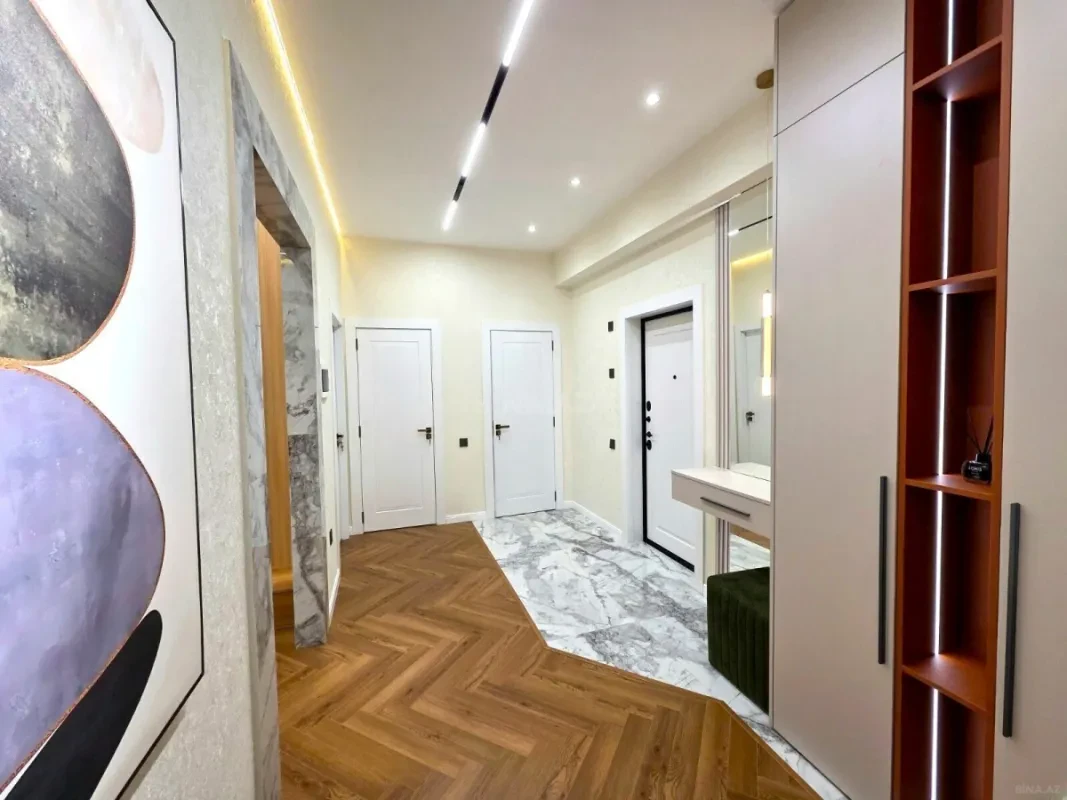 Satılır 2 otaqlı mənzil 82 m²