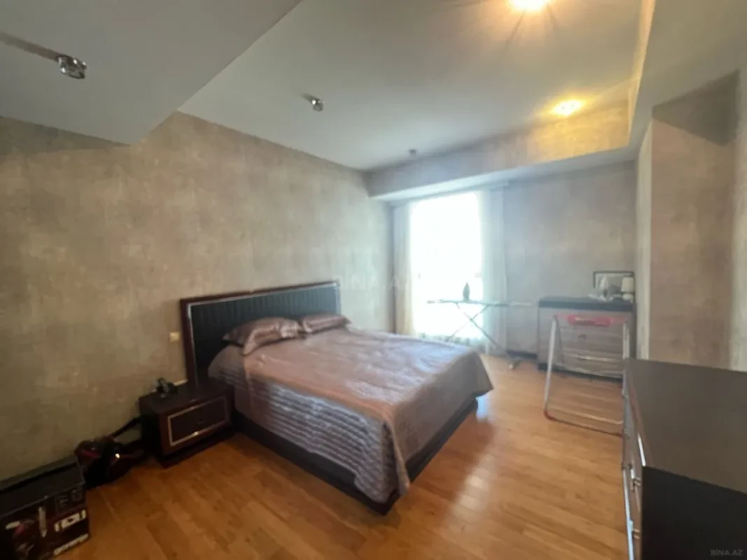 Kirayə verilir 3 otaqlı mənzil 200 m²
