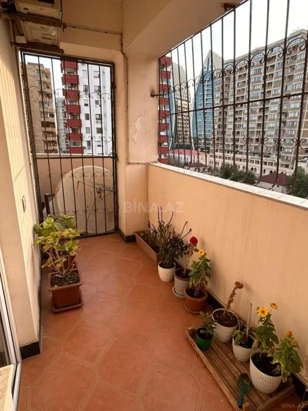 Satılır 3 otaqlı mənzil 110 m²
