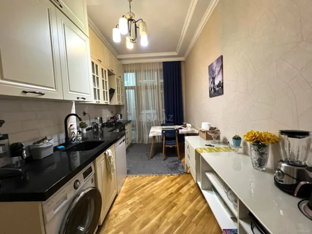 Satılır 3 otaqlı mənzil 105 m²