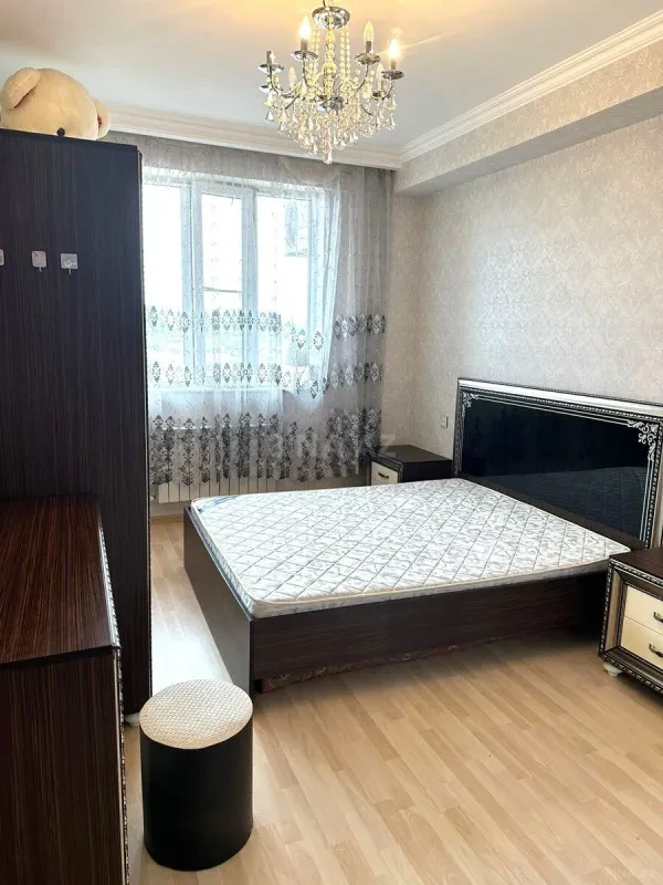 Kirayə verilir 2 otaqlı mənzil 96 m²