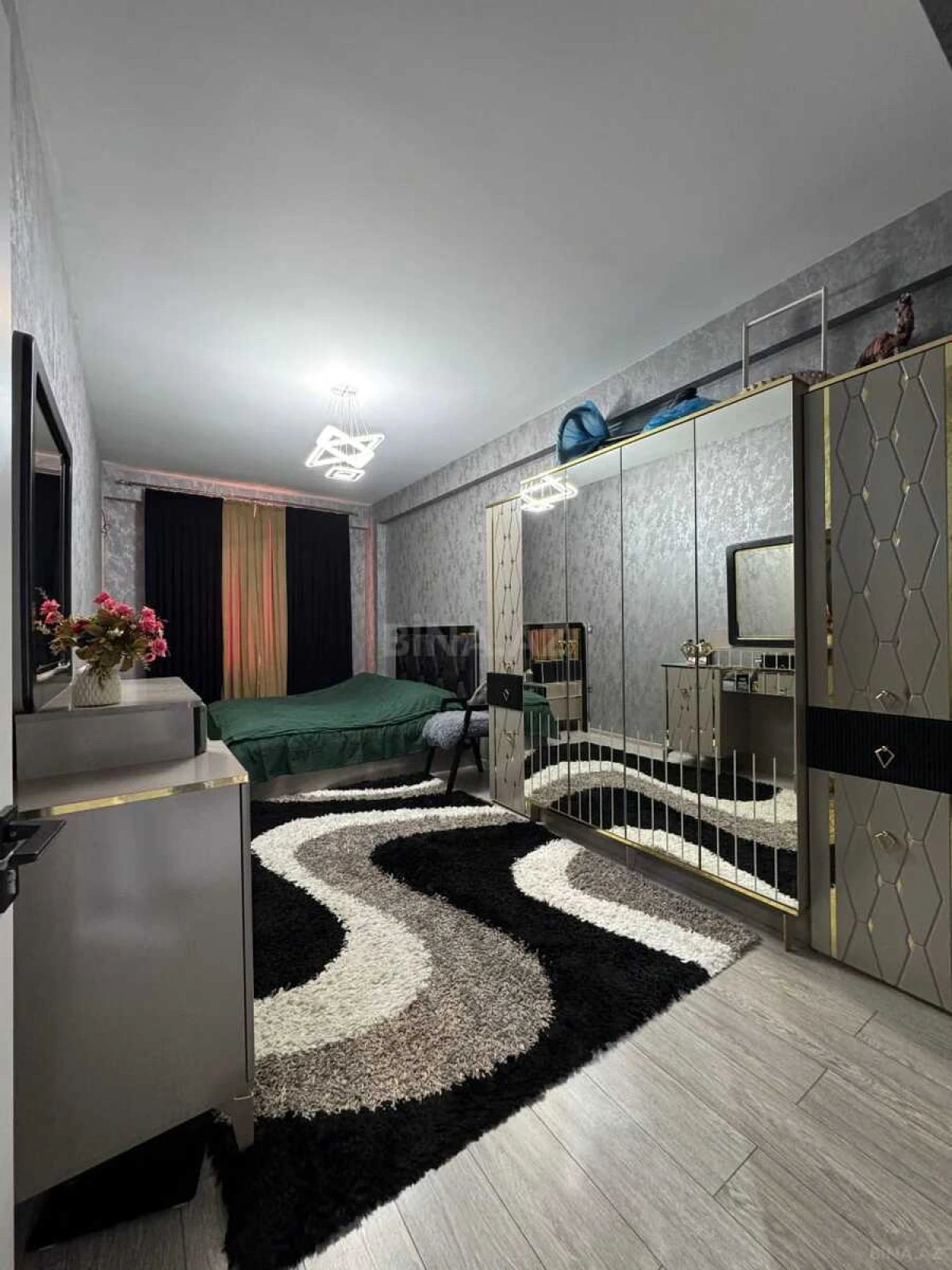 Satılır 3 otaqlı mənzil 77 m²