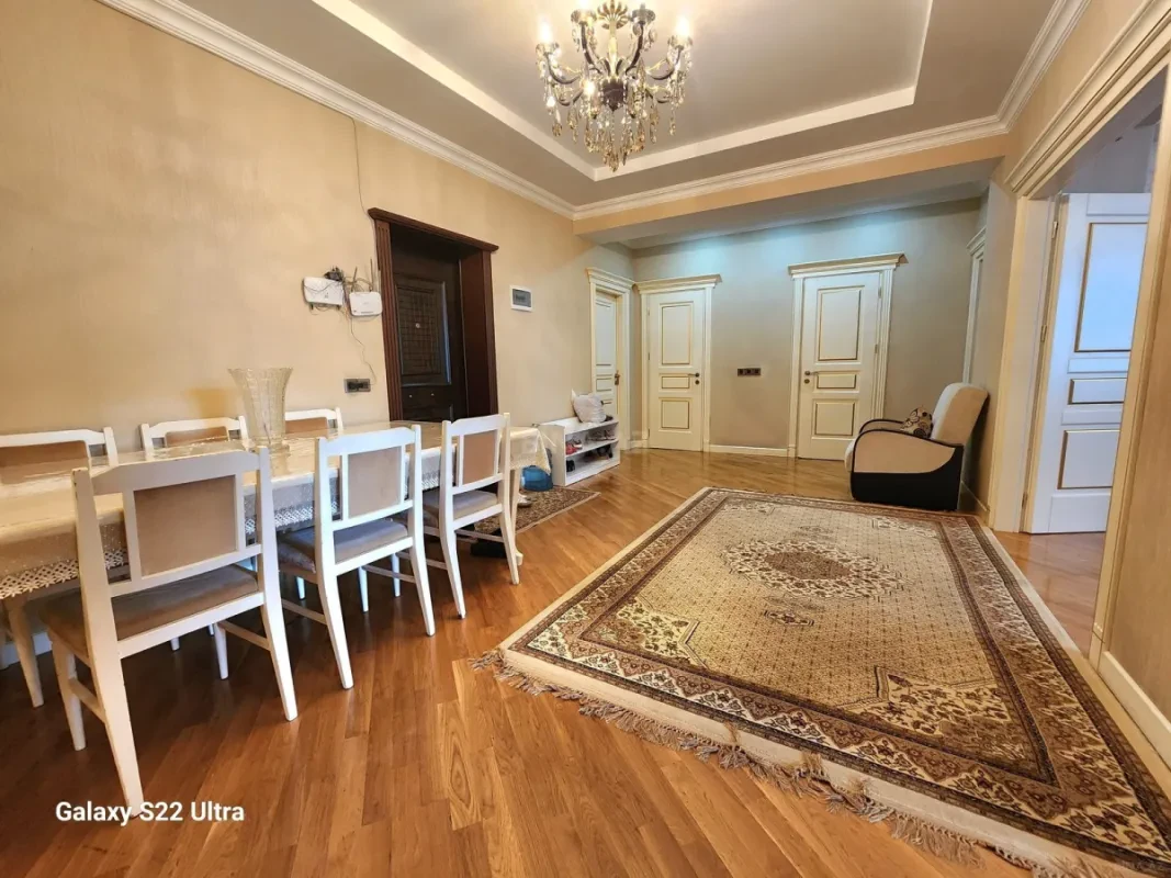 Satılır 3 otaqlı mənzil 120 m²