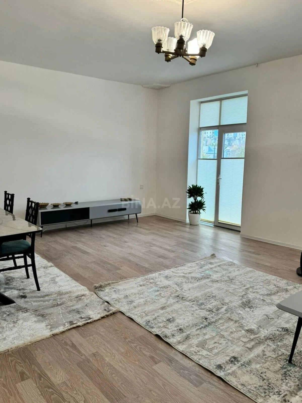 Kirayə verilir 2 otaqlı mənzil 100 m²