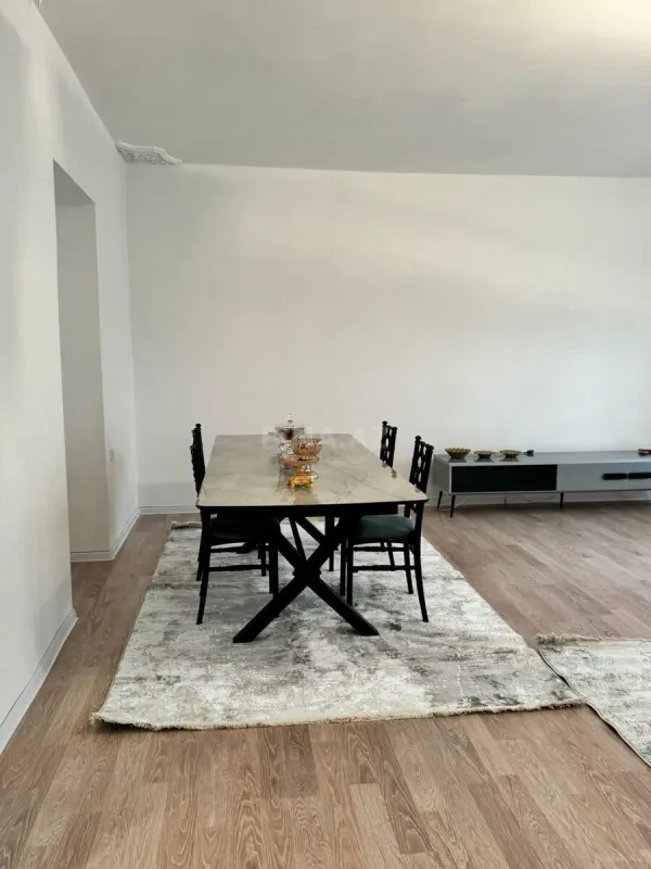 Kirayə verilir 2 otaqlı mənzil 100 m²