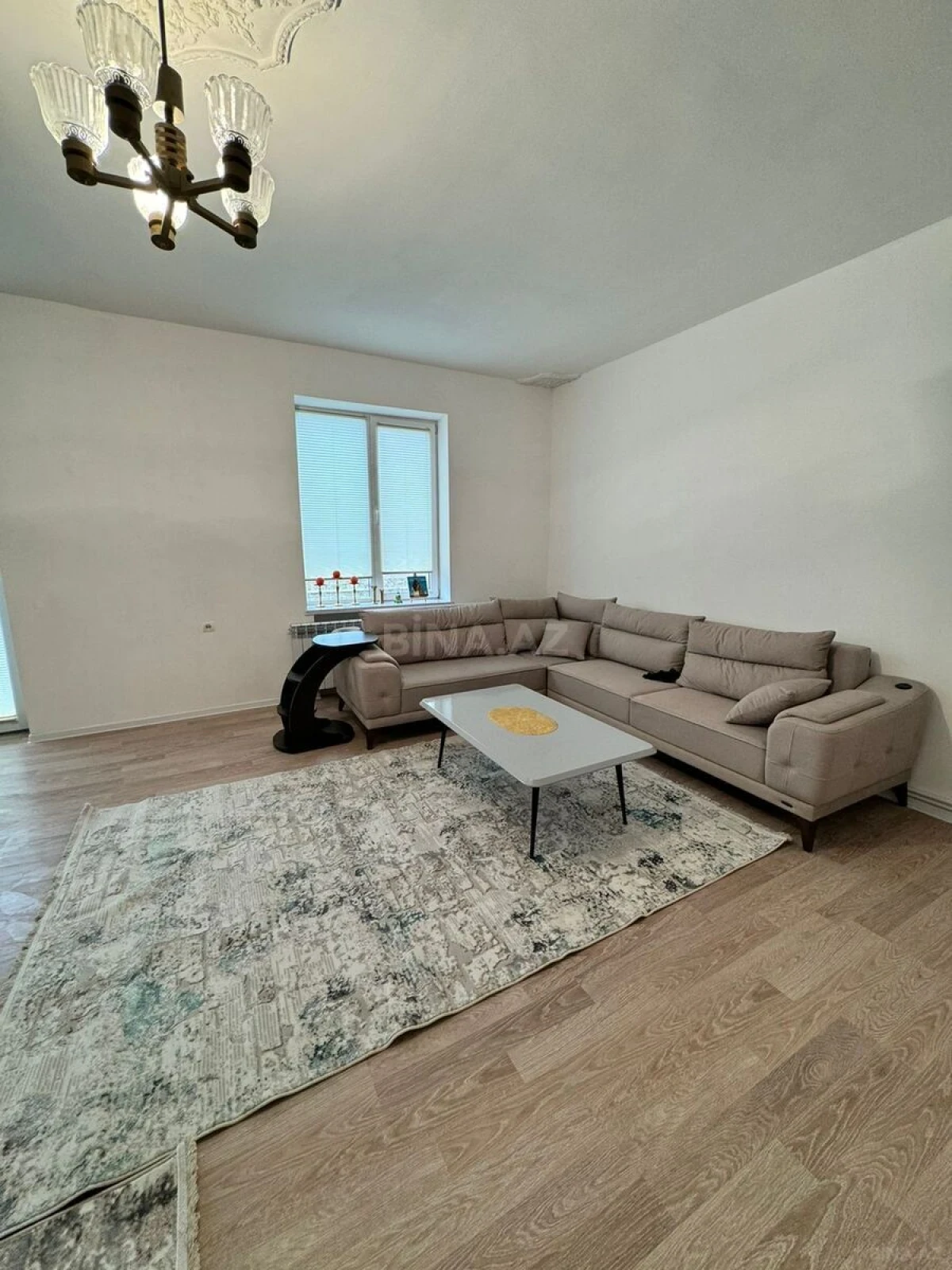 Kirayə verilir 2 otaqlı mənzil 100 m²