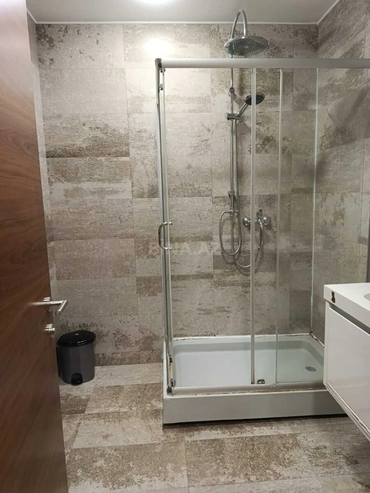 Kirayə verilir 4 otaqlı mənzil 190 m²