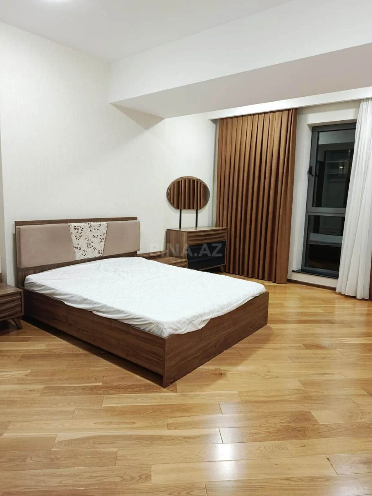 Kirayə verilir 4 otaqlı mənzil 190 m²