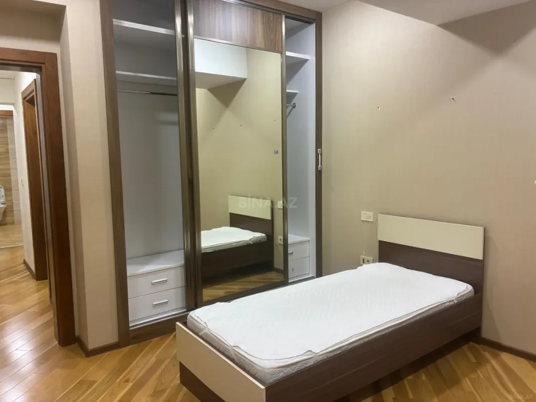 Kirayə verilir 4 otaqlı mənzil 190 m²