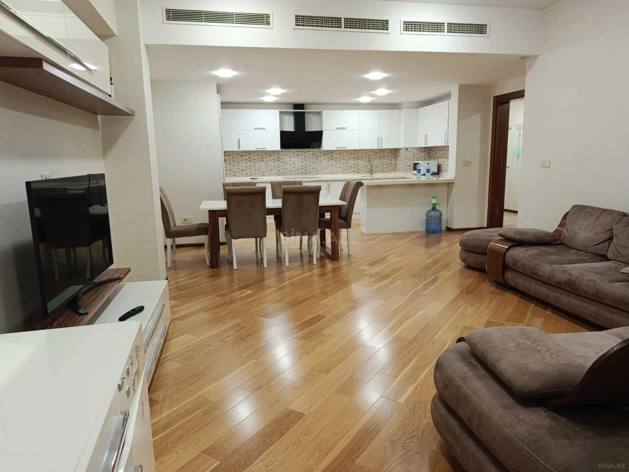 Kirayə verilir 4 otaqlı mənzil 190 m²