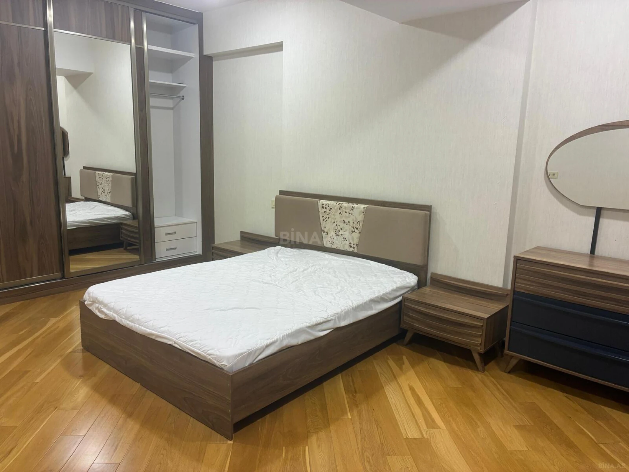 Kirayə verilir 4 otaqlı mənzil 190 m²