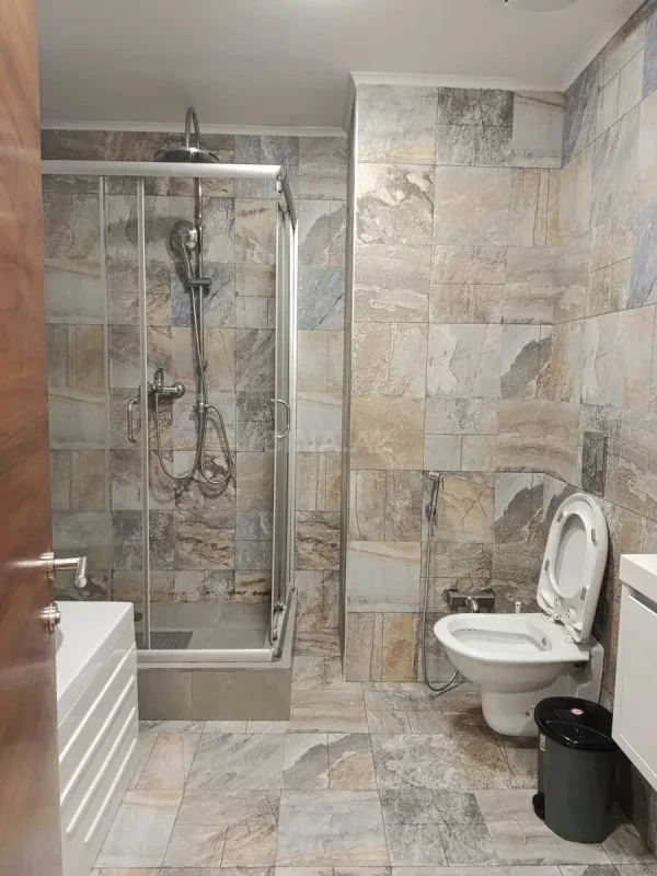 Kirayə verilir 4 otaqlı mənzil 190 m²
