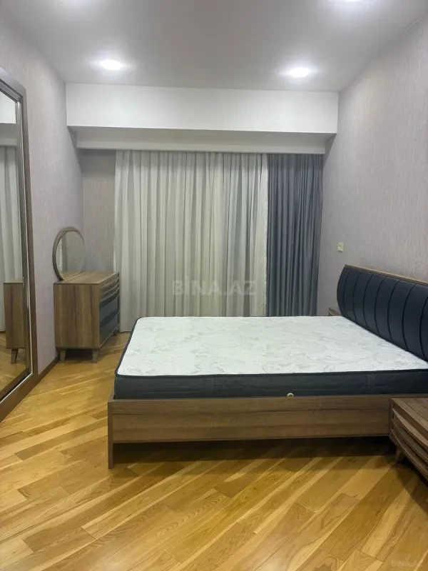 Kirayə verilir 4 otaqlı mənzil 190 m²