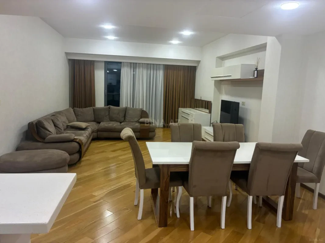 Kirayə verilir 4 otaqlı mənzil 190 m²