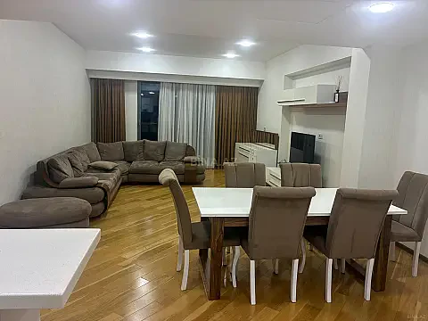 Kirayə verilir 4 otaqlı mənzil 190 m²