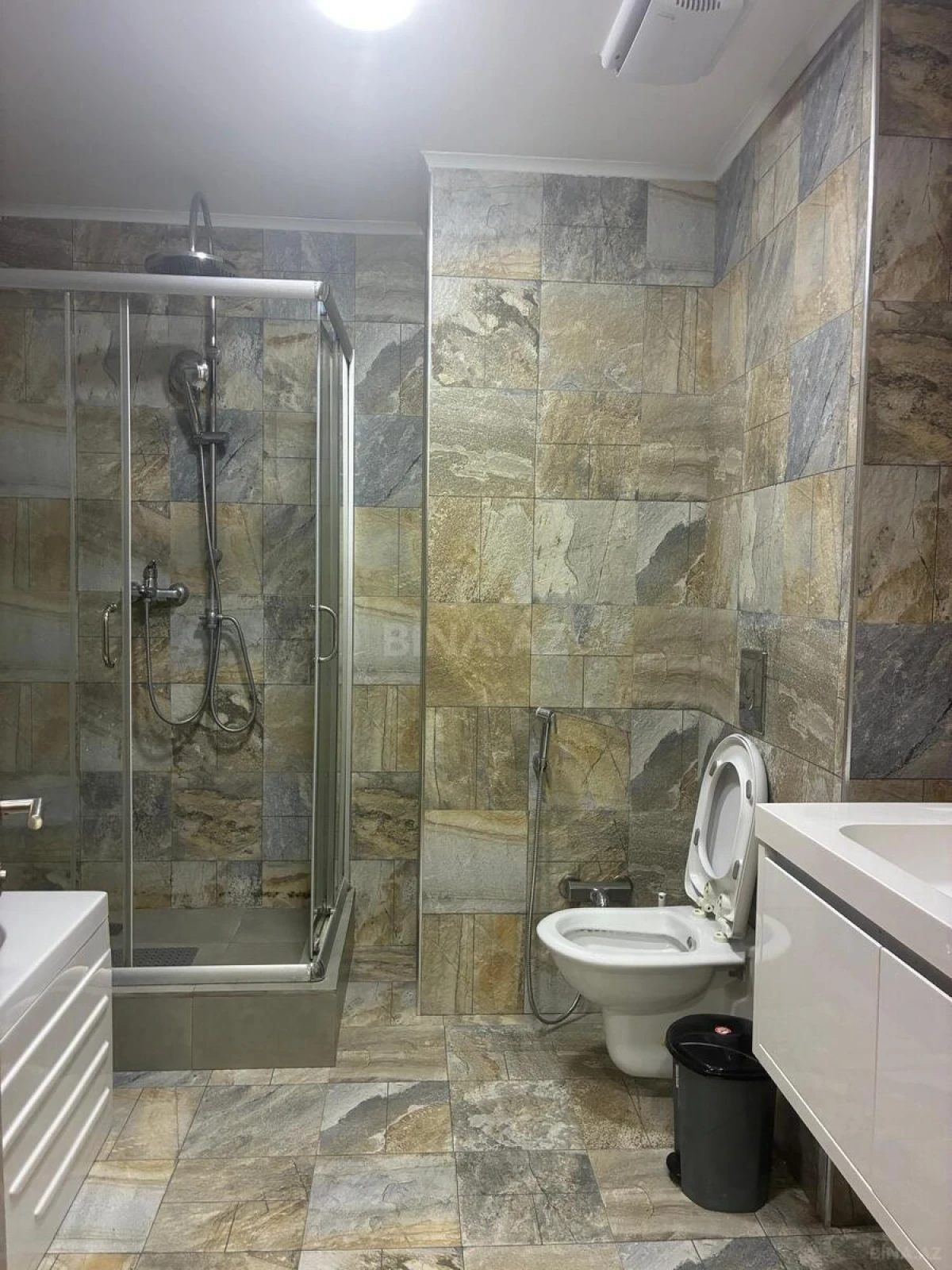 Kirayə verilir 4 otaqlı mənzil 190 m²