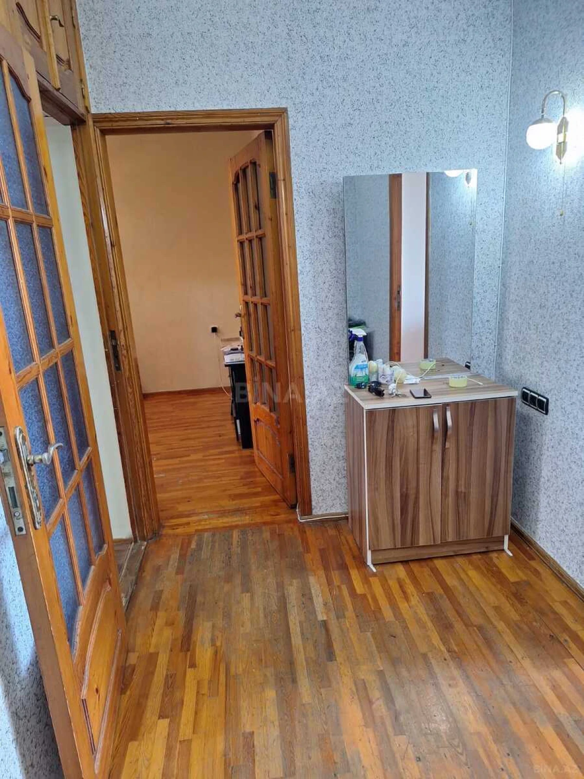 Kirayə verilir 2 otaqlı mənzil 70 m²