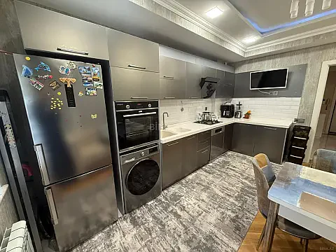 Satılır 2 otaqlı mənzil 96 m²
