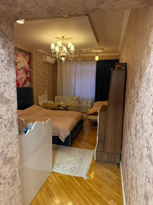 Satılır 2 otaqlı mənzil 96 m²