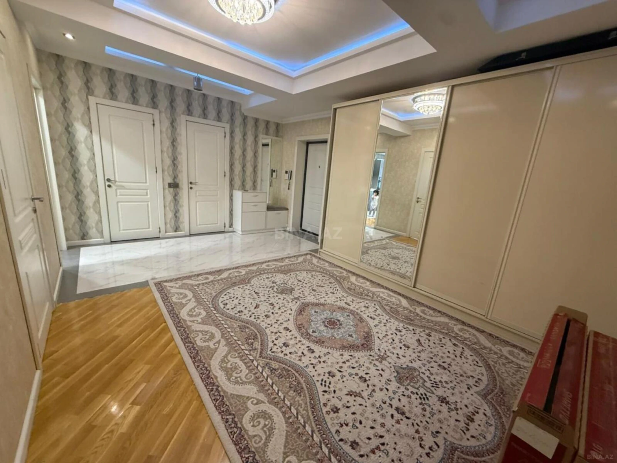 Satılır 2 otaqlı mənzil 96 m²